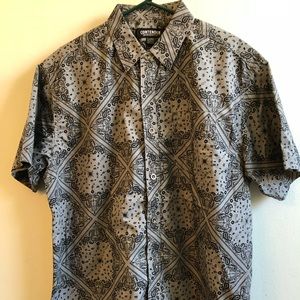 Men’s button up XL T-shirt by Contender.